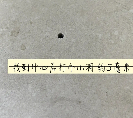 和硕瓷砖空鼓维修公司专业解答在瓷砖铺贴过程中，如果砂料搅拌不均匀，将会带来以下问题