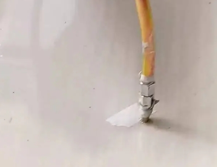 和硕瓷砖空鼓维修公司专业解答在瓷砖铺贴过程中，如果使用的砂料过粗（如全部使用了粗砂），可能会导致以下问题